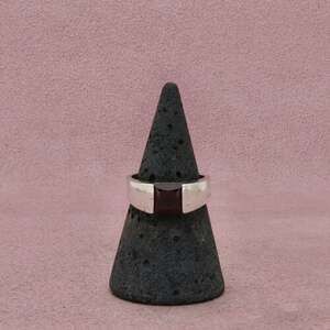 Sterling Silver Channel-Set Garnet Square-Cut Geometric Tapered Ring Size 6